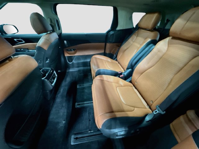 Certified 2024 Kia Carnival SX Prestige FWD image 24