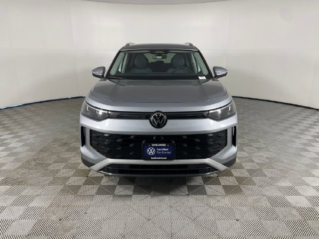 Used 2025 Volkswagen Tiguan SE FWD image 25