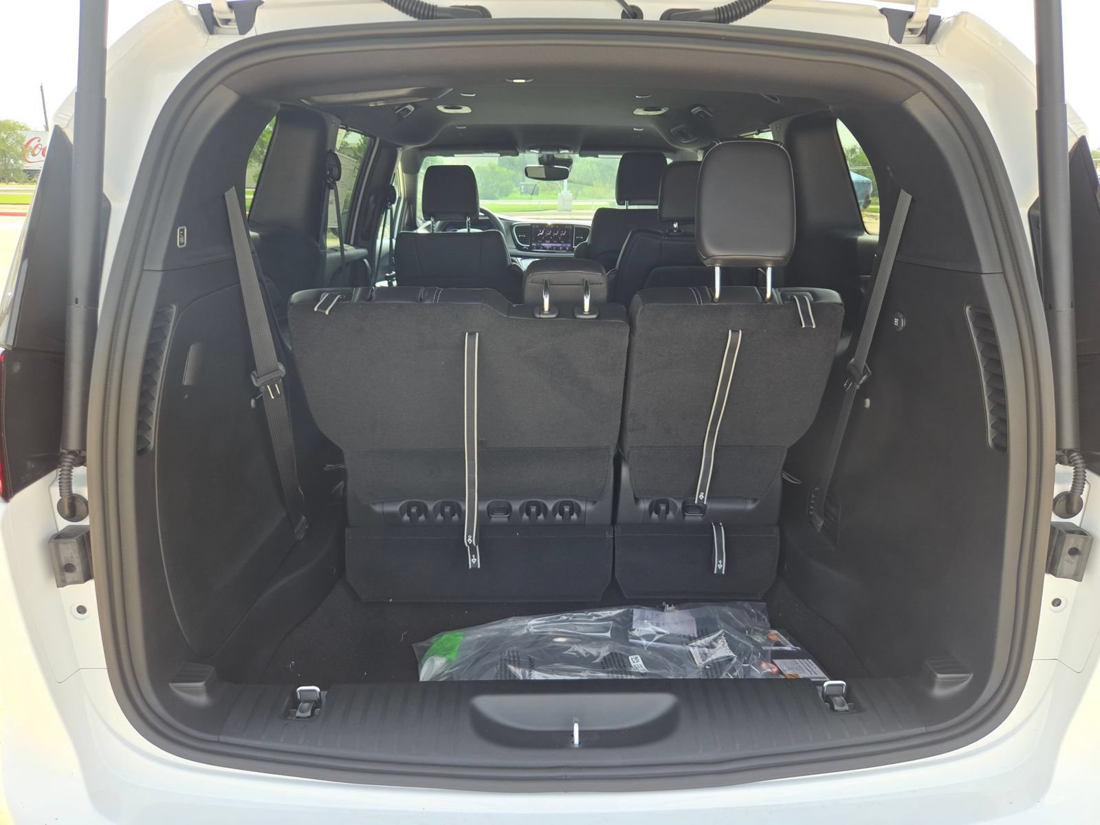 New 2027 Chrysler Pacifica Select FWD image 21
