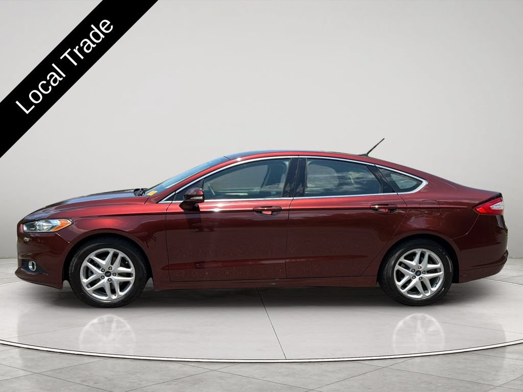 Used 2015 Ford Fusion SE w/ Equipment Group 202A FWD image 2