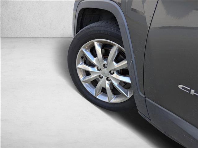 Used 2016 Jeep Cherokee Limited image 10