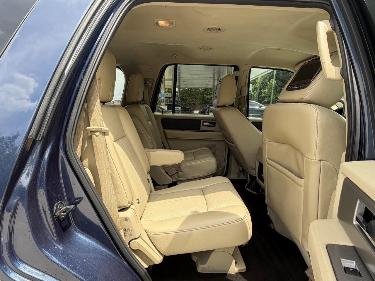 Used 2016 Ford Expedition XLT w/ Equipment Group 202A RWD image 12