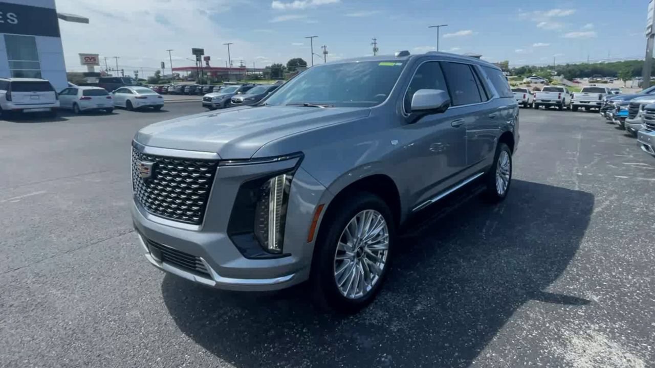 Used 2025 Cadillac Escalade Premium Luxury AWD/4WD image 5