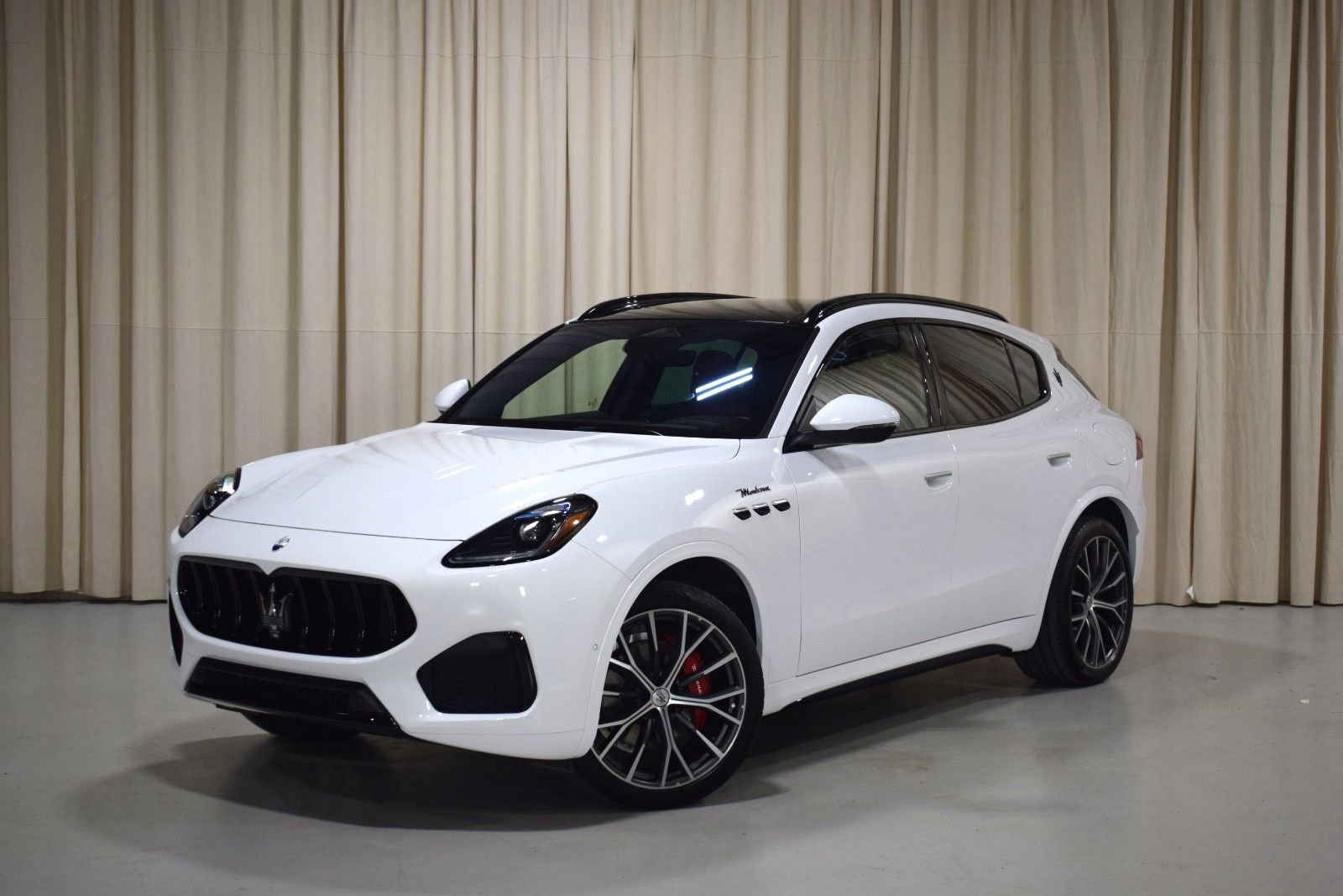 Used 2023 Maserati Grecale Modena AWD/4WD image 1