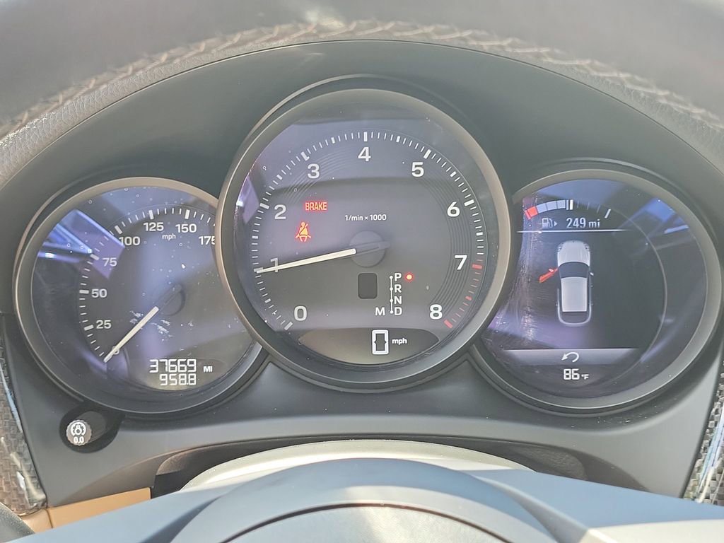 Certified 2022 Porsche Macan image 37