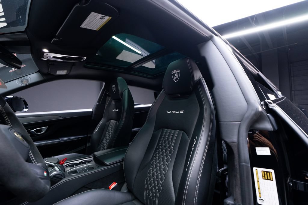 Used 2023 Lamborghini Urus Performante AWD/4WD image 31