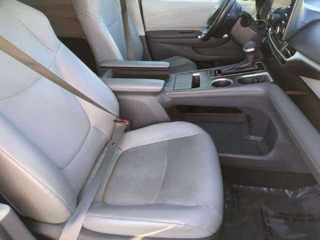 Used 2022 Toyota Sienna XLE AWD/4WD image 30
