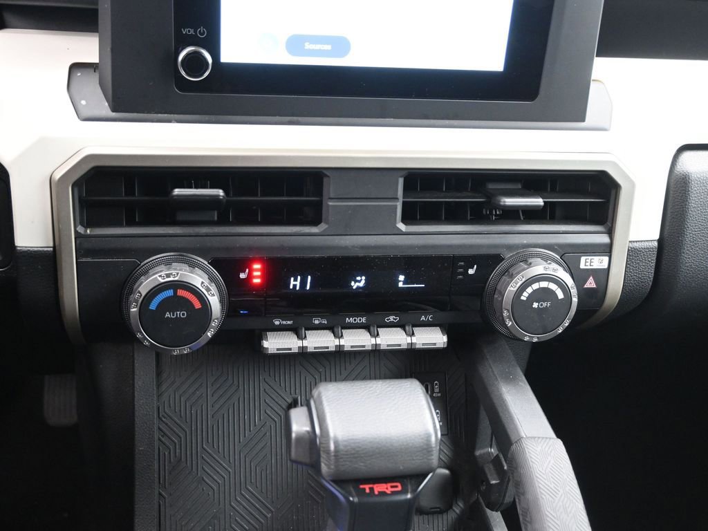 Used 2024 Toyota Tacoma TRD Off-Road AWD/4WD image 18