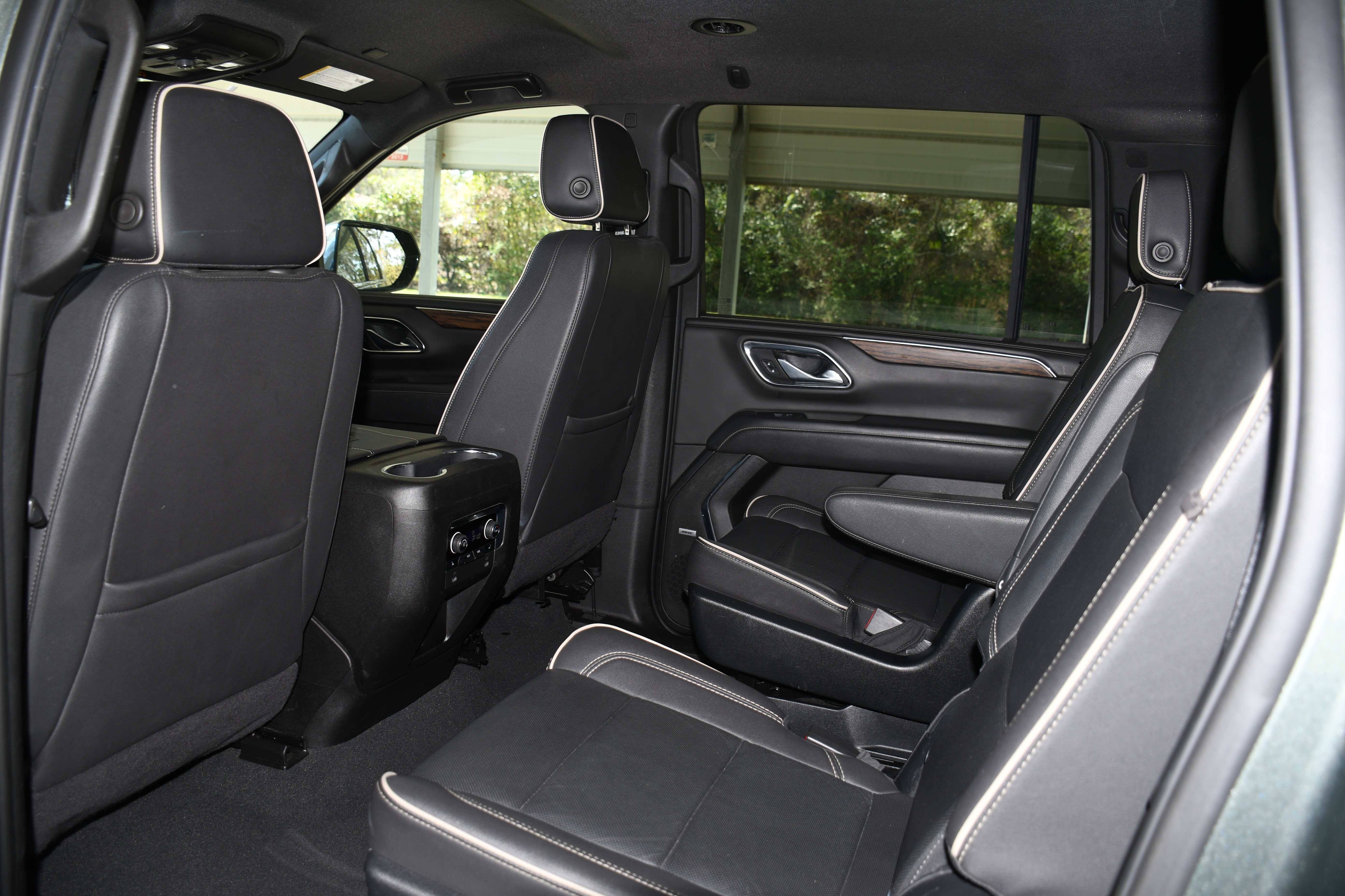 Used 2023 Chevrolet Suburban Premier RWD image 16