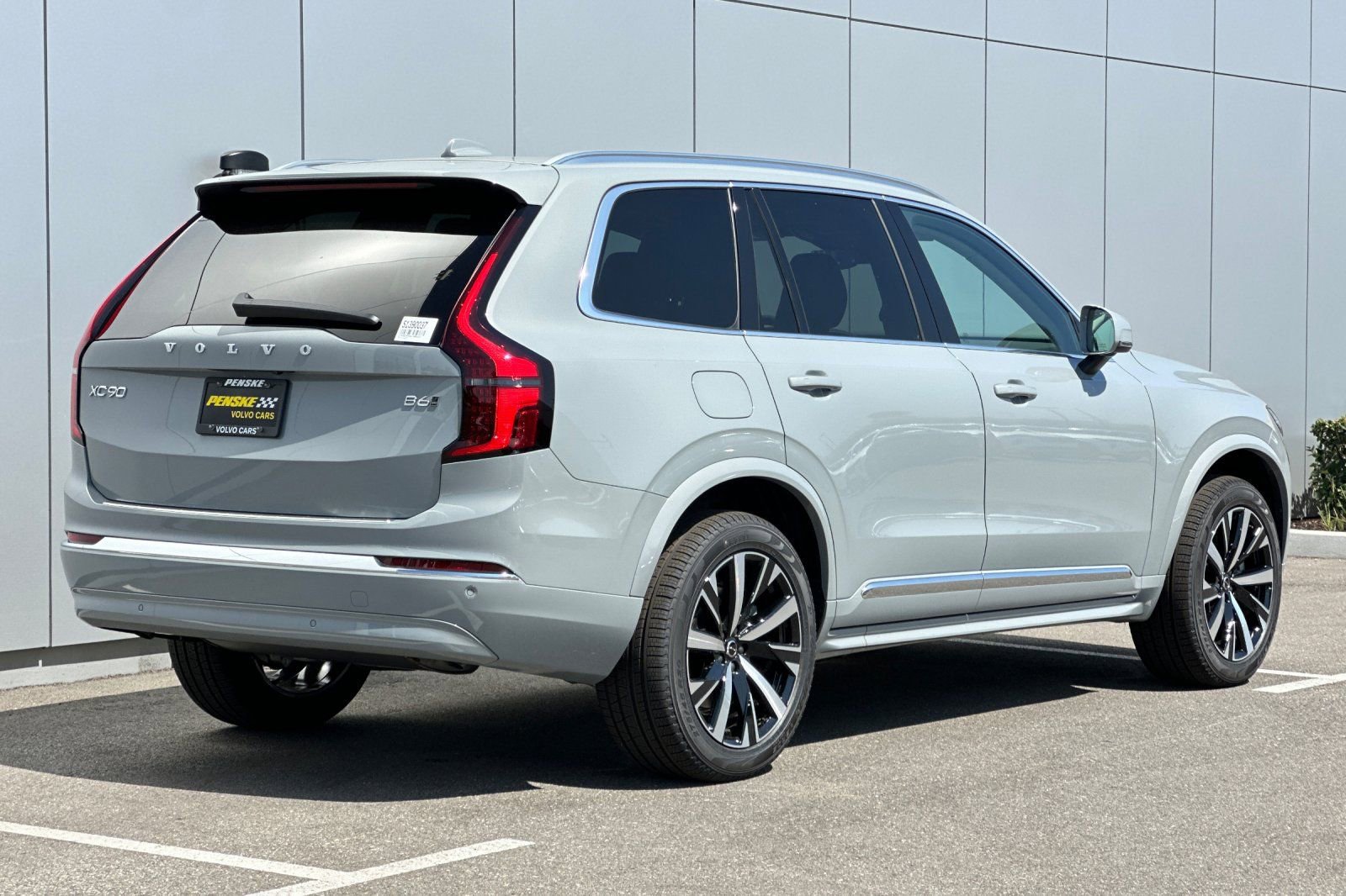 Certified 2025 Volvo XC90 B6 Core w/ Protection Package Premier image 5