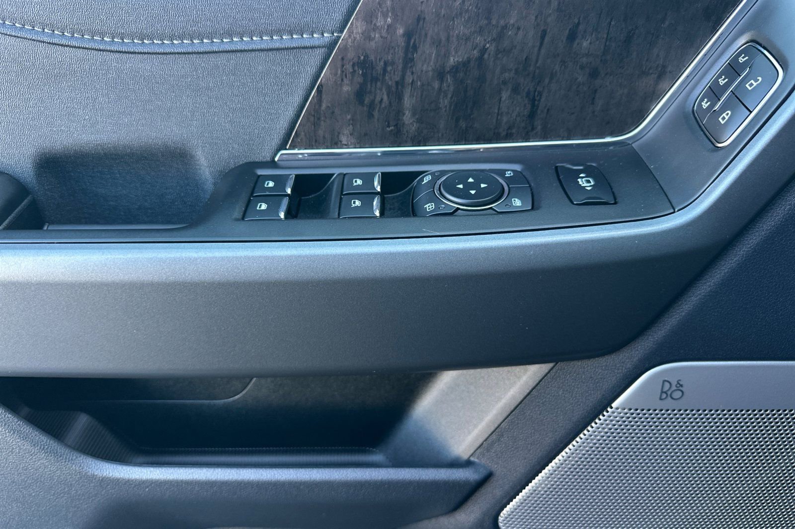 New 2026 Ford F350 Lariat w/ FX4 Off-Road Package image 11