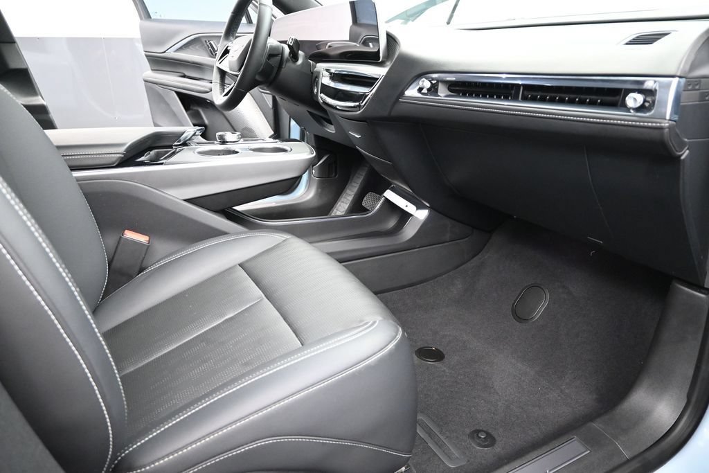 Certified 2024 Cadillac Lyriq Luxury AWD/4WD image 23