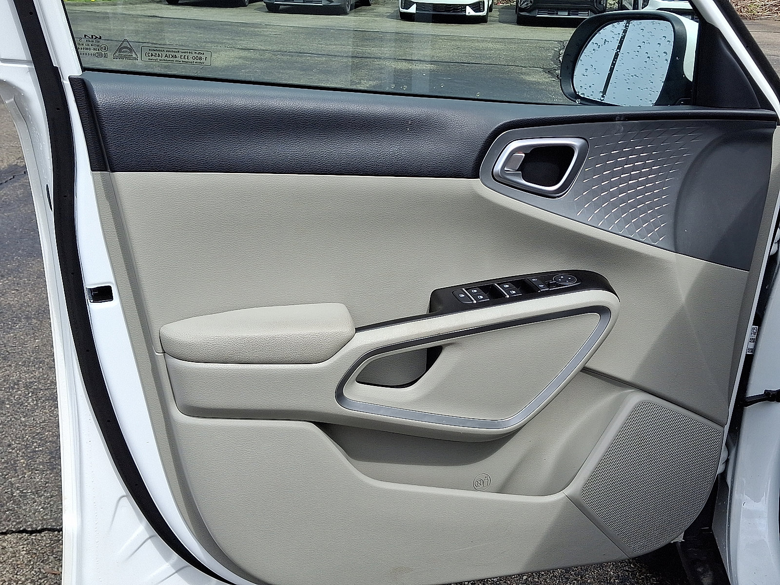 Used 2025 Kia Soul LX w/ LX Technology Package image 12