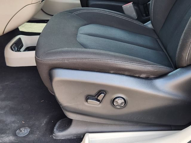 Used 2023 Chrysler Voyager LX FWD image 26
