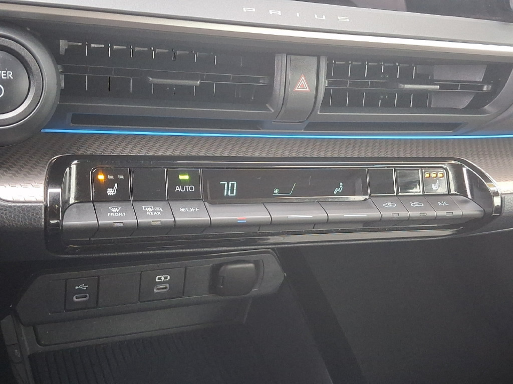 Certified 2024 Toyota Prius XLE FWD image 15