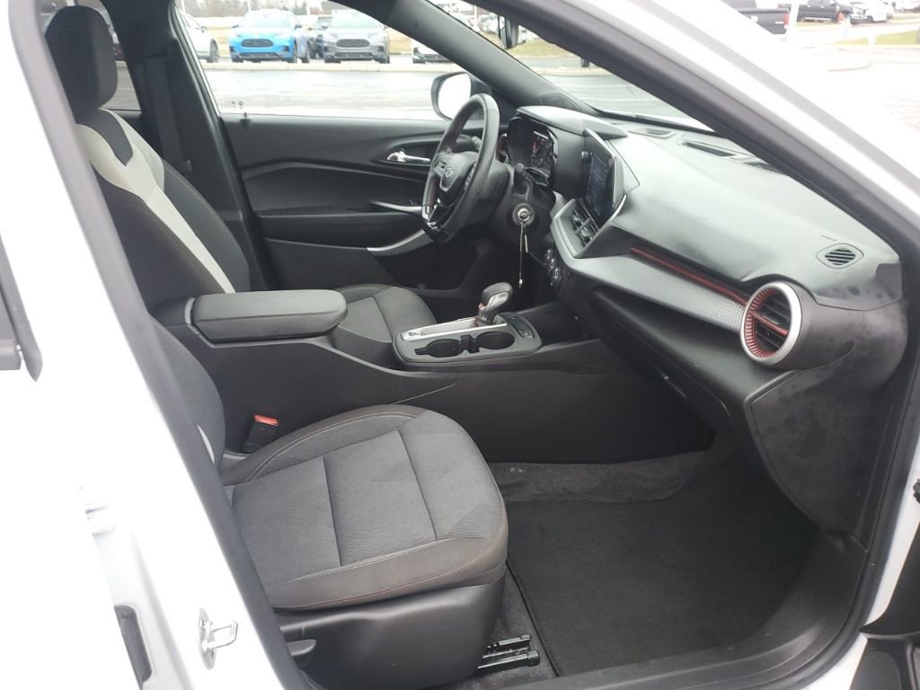 Used 2024 Chevrolet Trax RS image 32