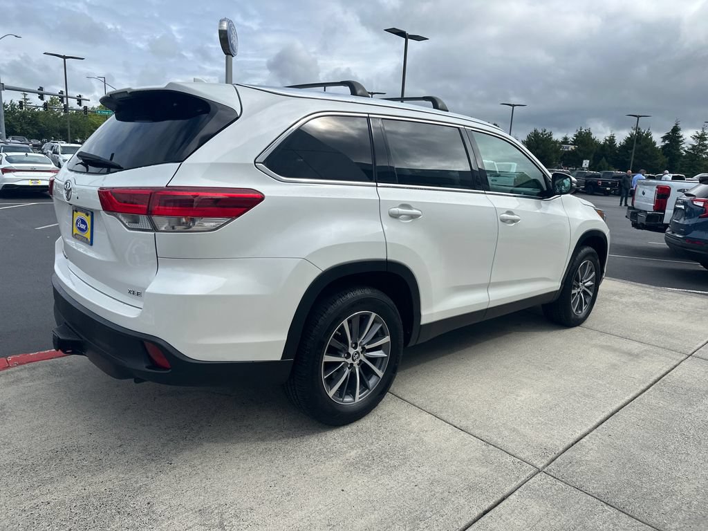 Used 2019 Toyota Highlander XLE FWD image 4