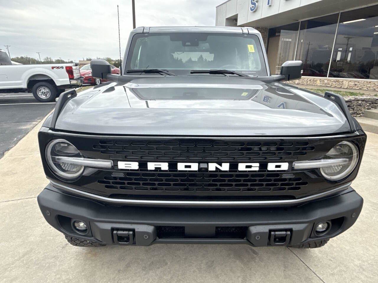 New 2025 Ford Bronco Badlands image 3