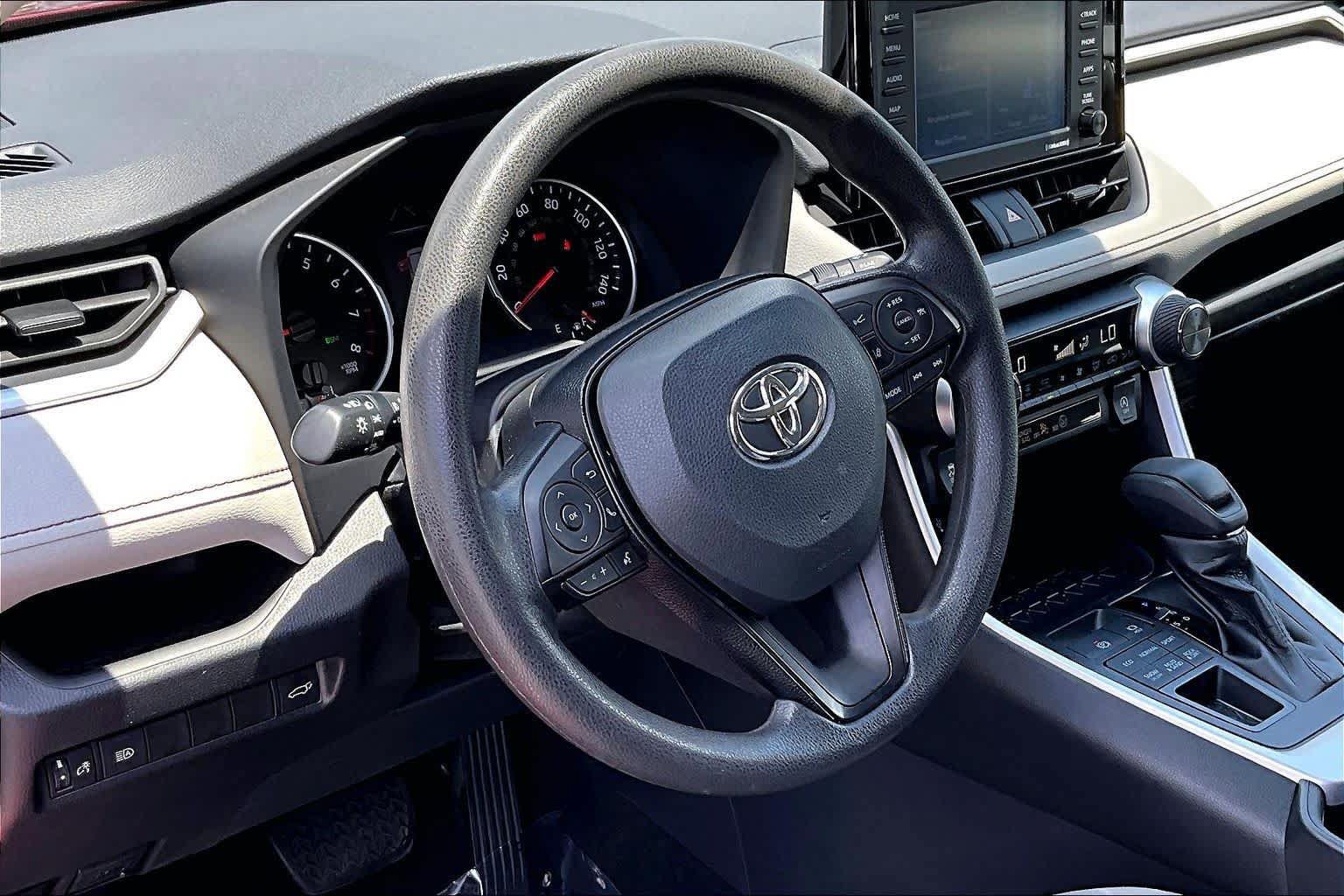 Used 2021 Toyota RAV4 XLE w/ Convenience Package AWD/4WD image 18