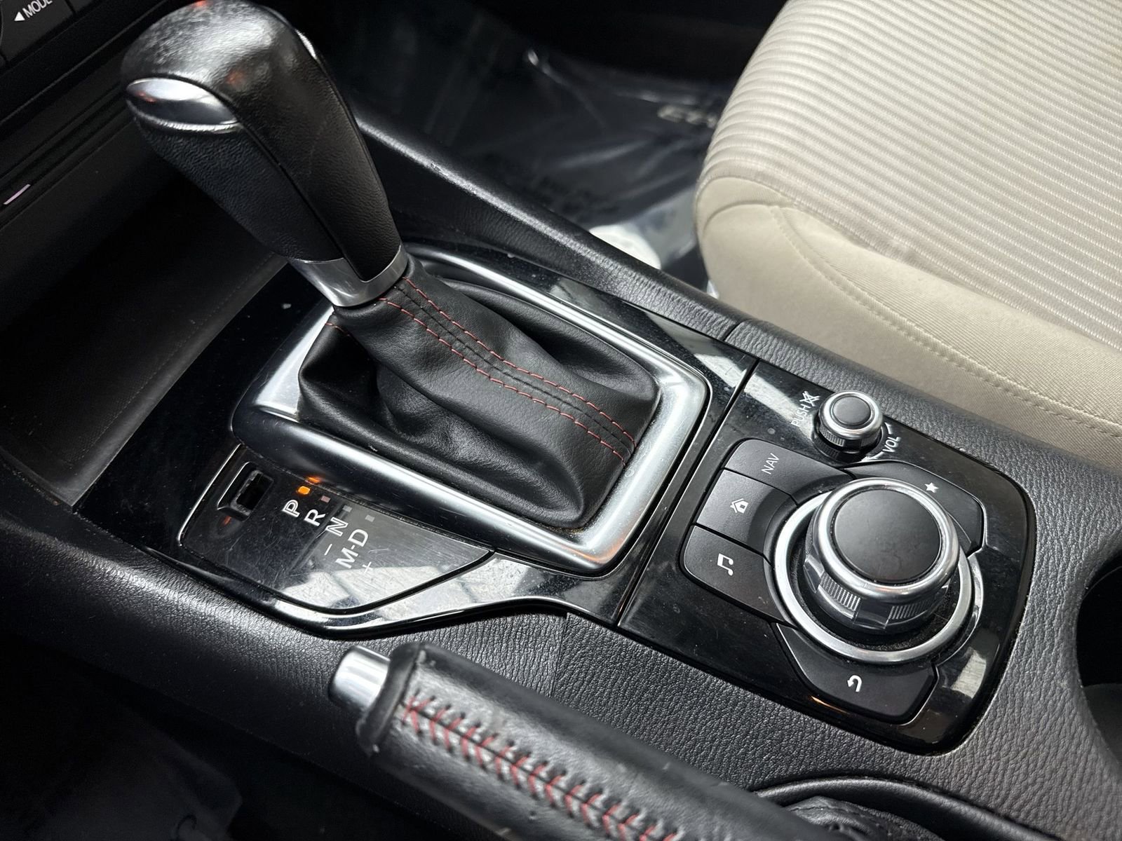 Used 2015 MAZDA MAZDA3 i Touring w/ Technology Package image 22