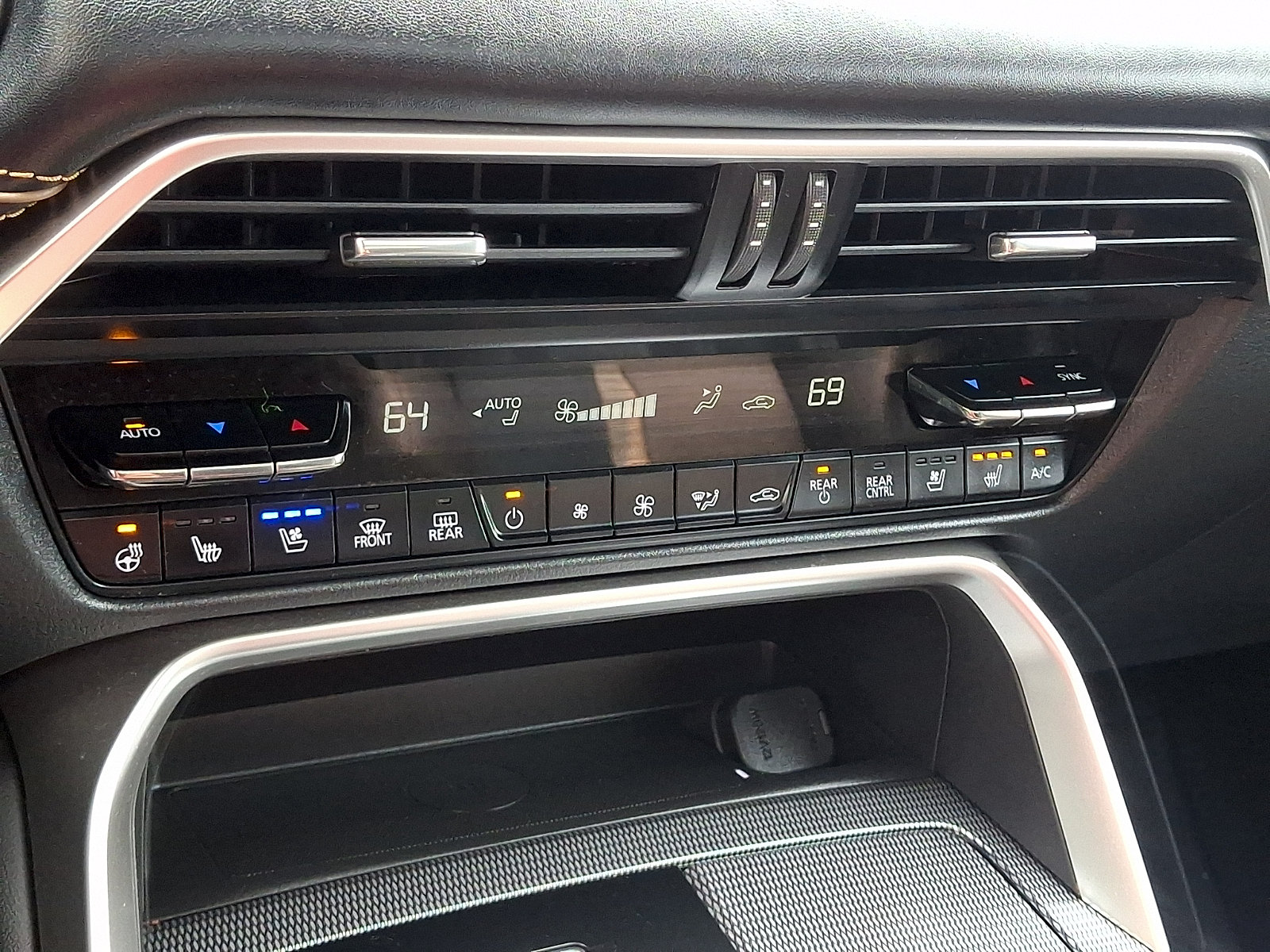 Certified 2024 MAZDA CX-90 Plug-In Hybrid w/ Premium Plus AWD/4WD image 18