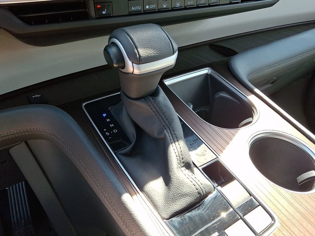 Used 2023 Toyota Sienna XLE FWD image 16