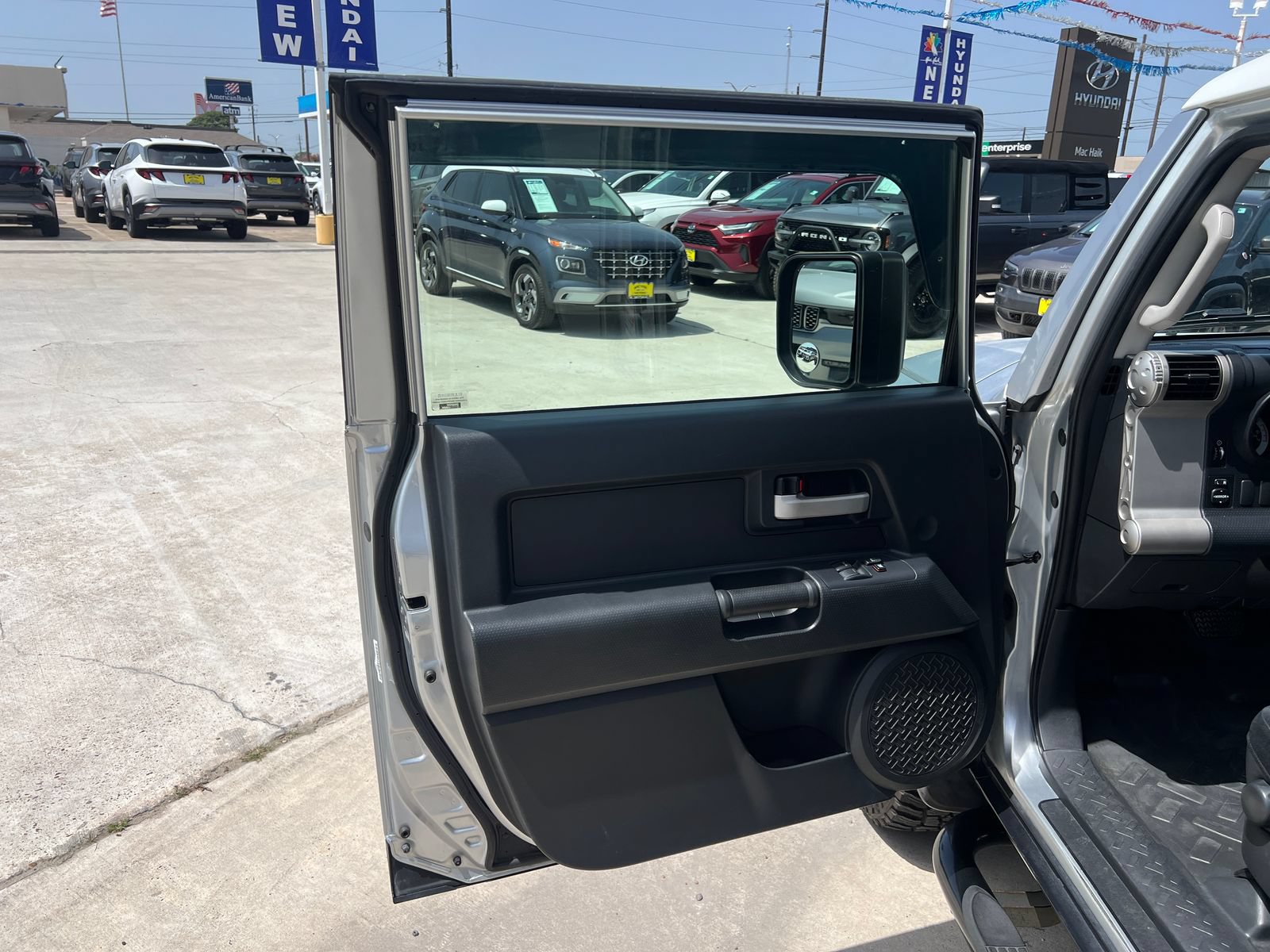 Used 2007 Toyota FJ Cruiser 4WD image 10