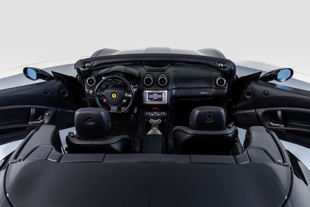 Used 2014 Ferrari California image 21