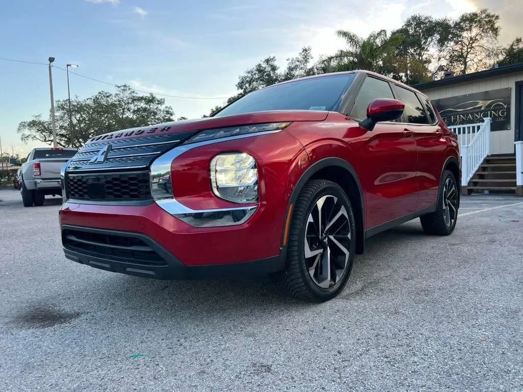 Used 2022 Mitsubishi Outlander ES image 1