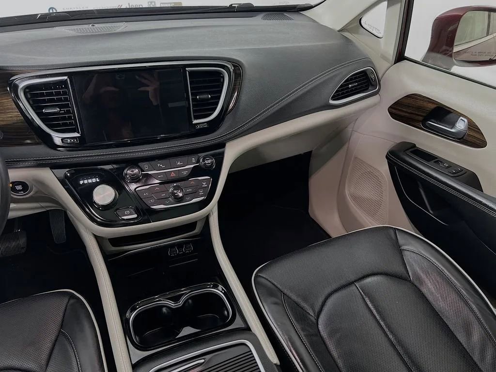 Used 2021 Chrysler Pacifica Limited image 25