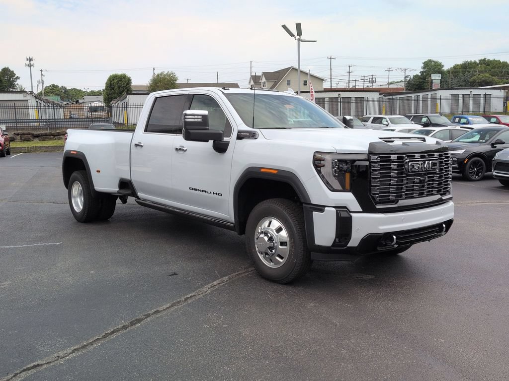 New 2026 GMC Sierra 3500 Denali Ultimate w/ LPO, Black Badging Package AWD/4WD image 3