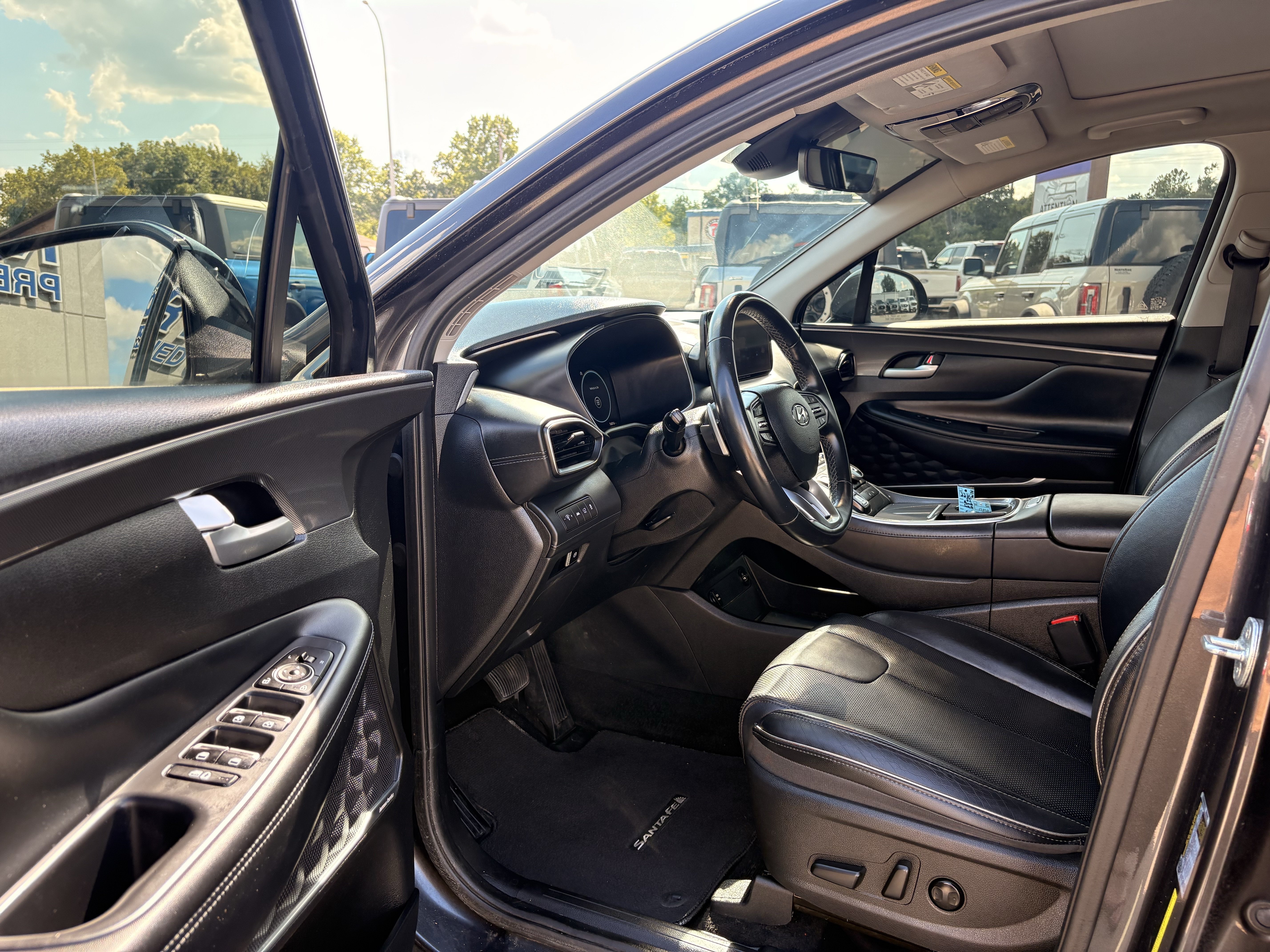 Used 2022 Hyundai Santa Fe SEL w/ Convenience + Premium Package FWD image 12