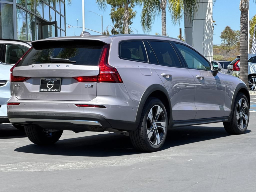 New 2026 Volvo V60 B5 Cross Country Plus w/ Climate Package AWD/4WD image 5