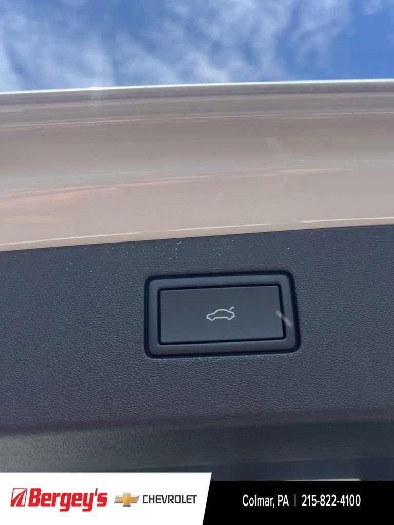 Used 2026 Volkswagen Tiguan SEL R-Line image 9