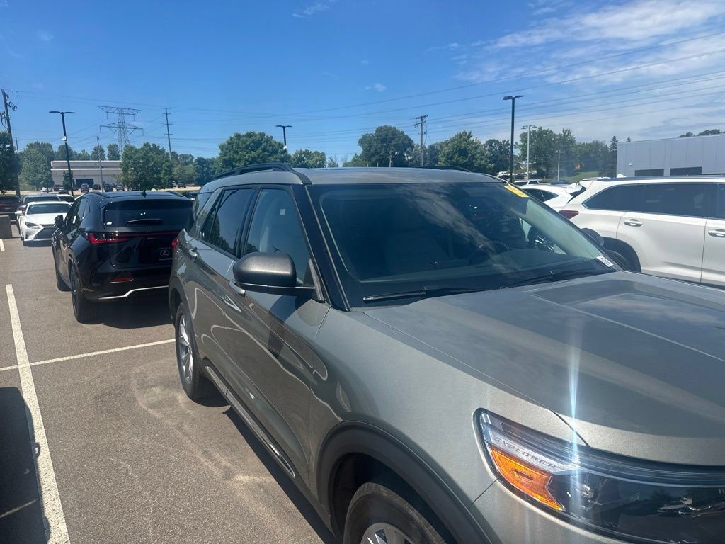 Used 2020 Ford Explorer XLT w/ Equipment Group 202A AWD/4WD image 22