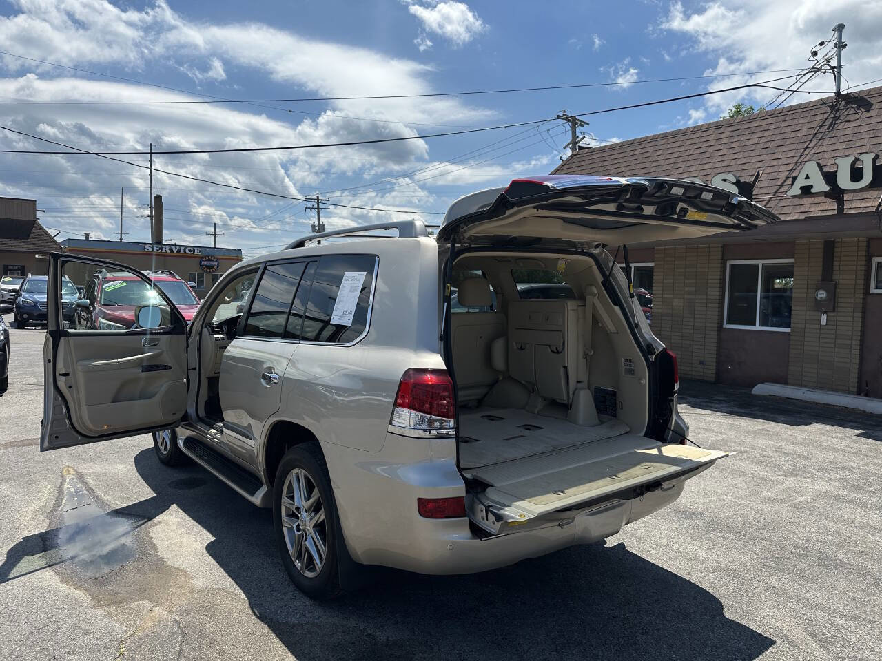 Used 2013 Lexus LX 570 4WD w/ Luxury Pkg image 26