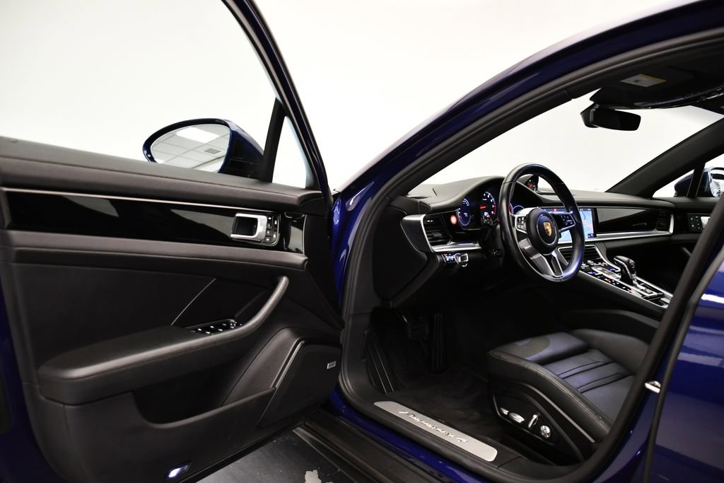 Used 2020 Porsche Panamera 4 image 37