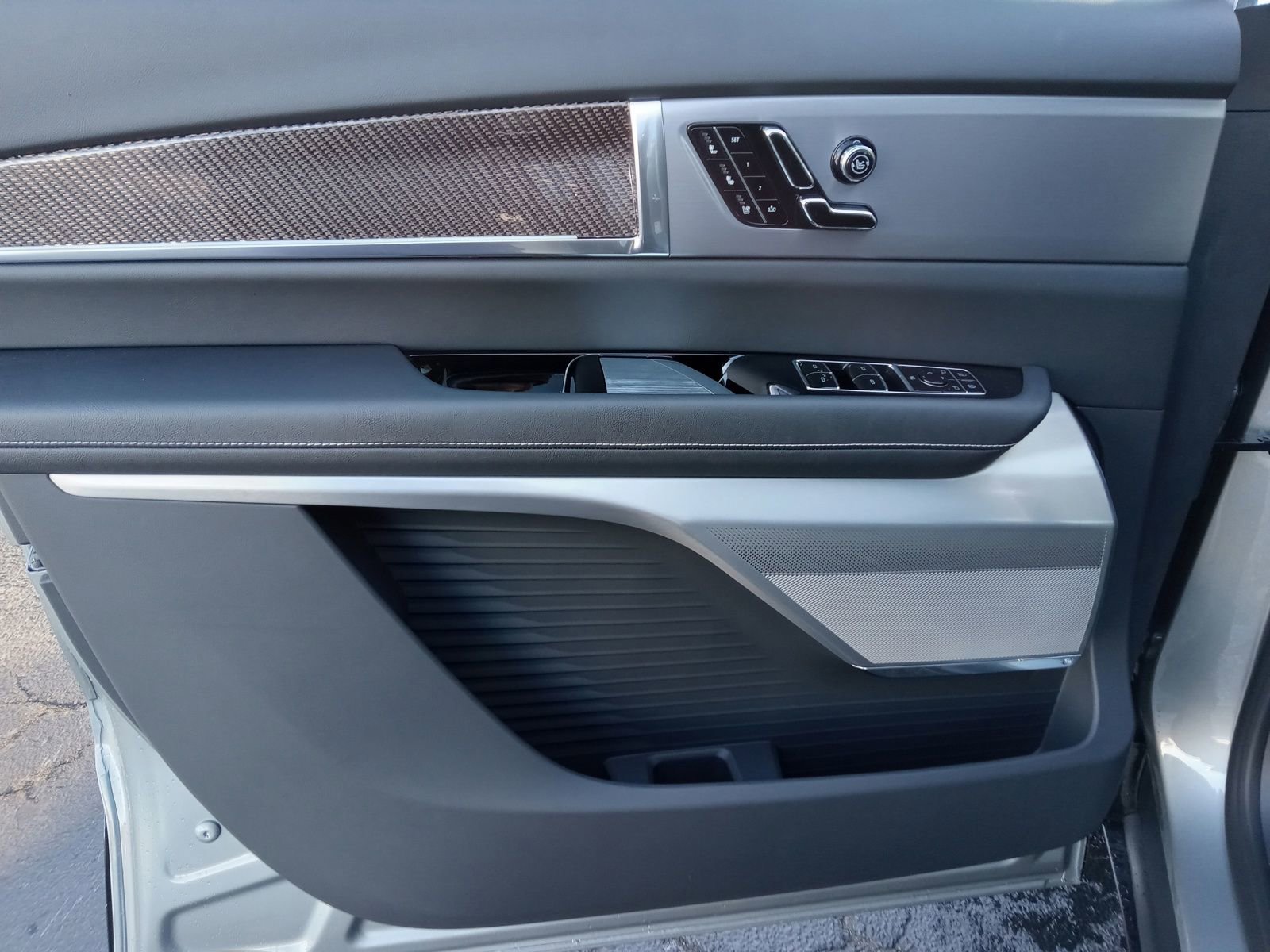 New 2026 Cadillac Vistiq Luxury image 9