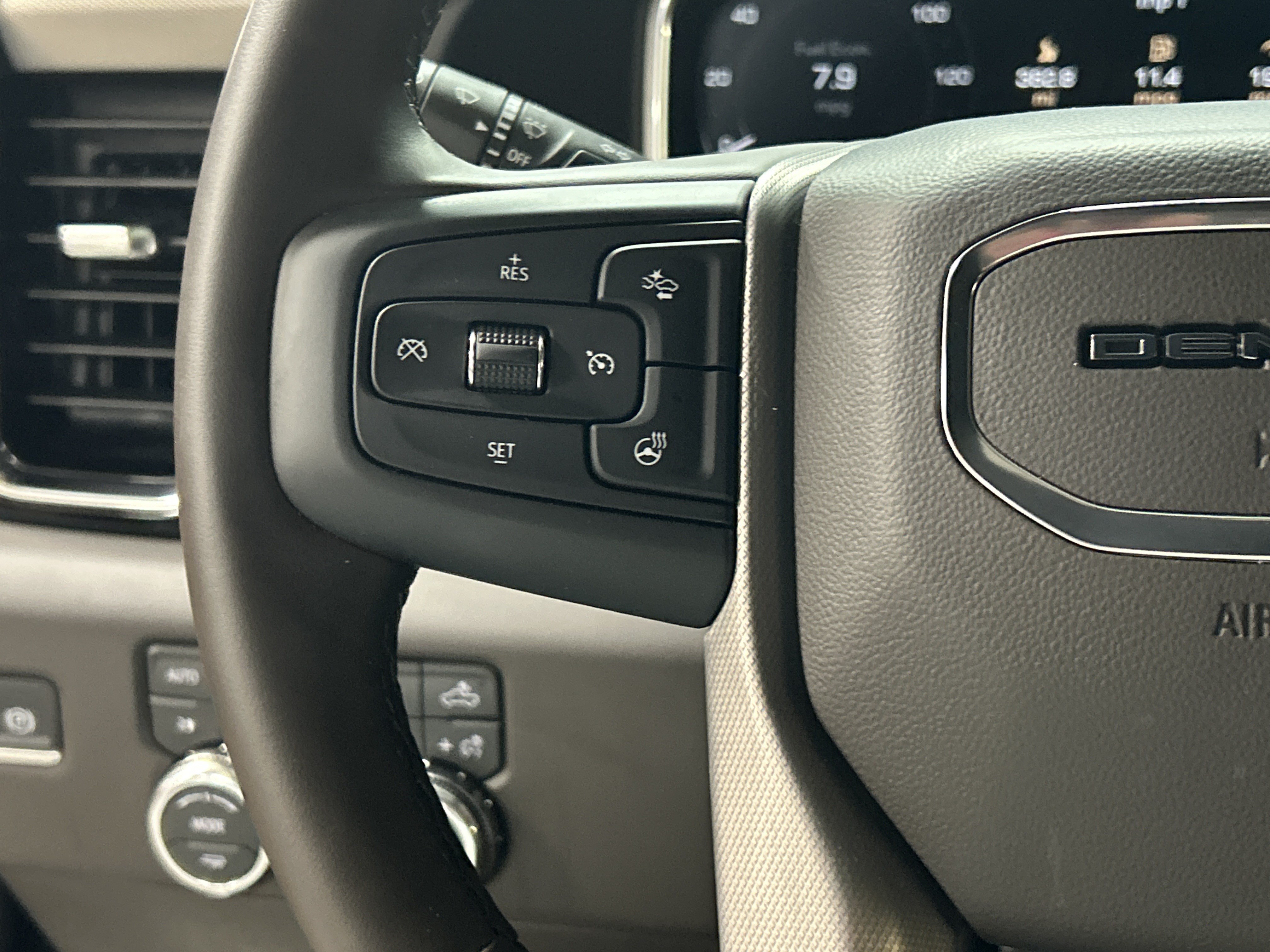 Used 2026 GMC Sierra 2500 Denali w/ Denali Reserve Package AWD/4WD image 19