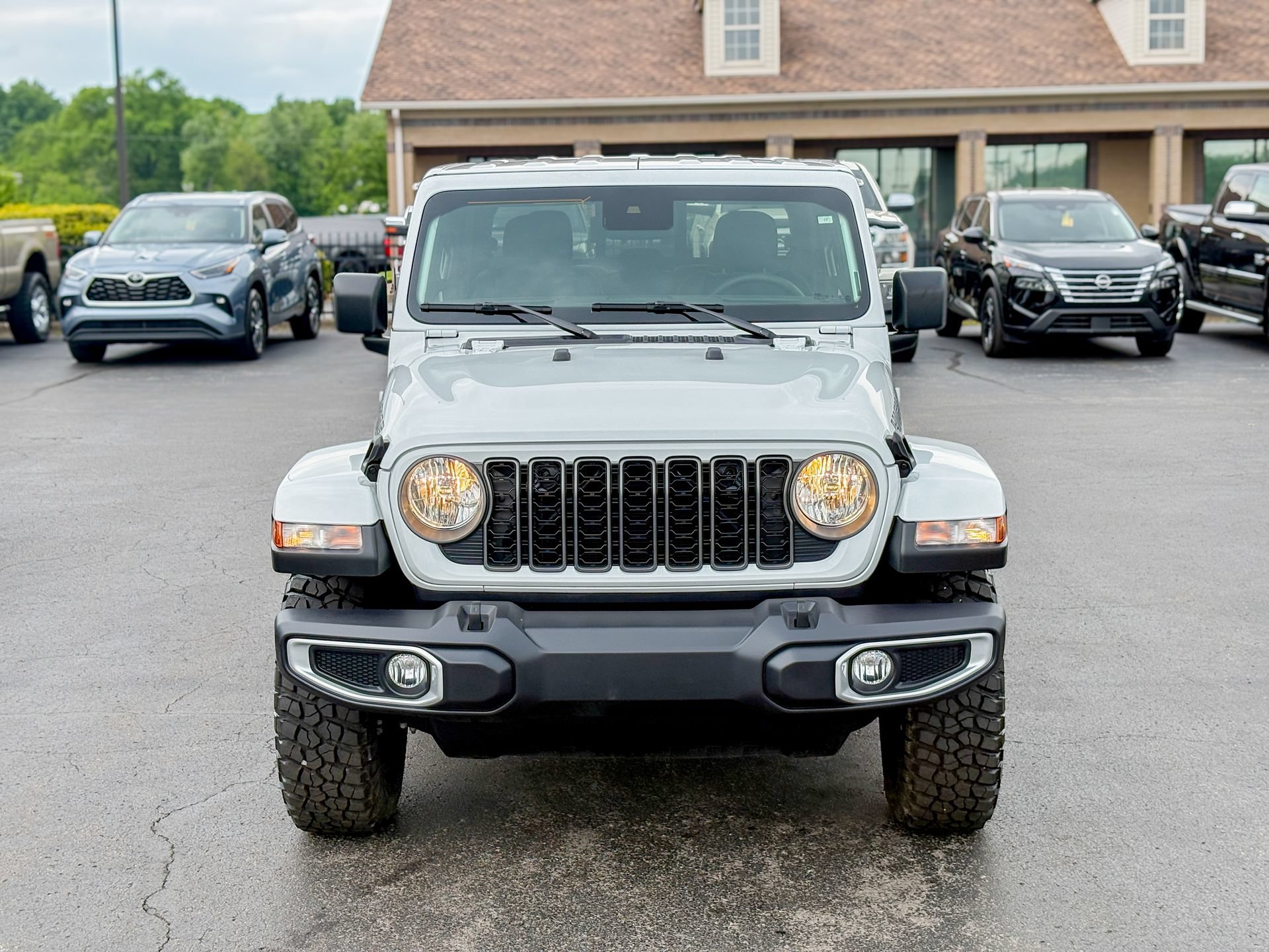 Used 2025 Jeep Gladiator Sport AWD/4WD image 5