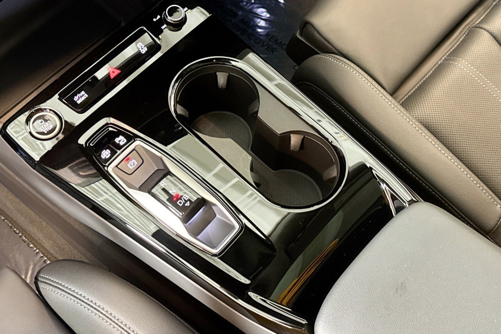 Used 2025 Audi A6 e-tron Premium Plus w/ Premium Plus image 16