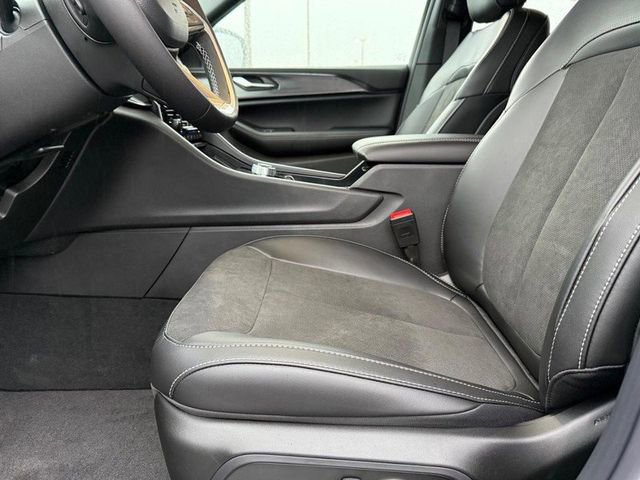 New 2025 Jeep Grand Cherokee L Altitude image 21