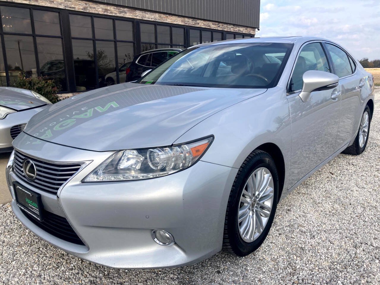 Used 2013 Lexus ES 350 w/ Luxury Pkg FWD image 2