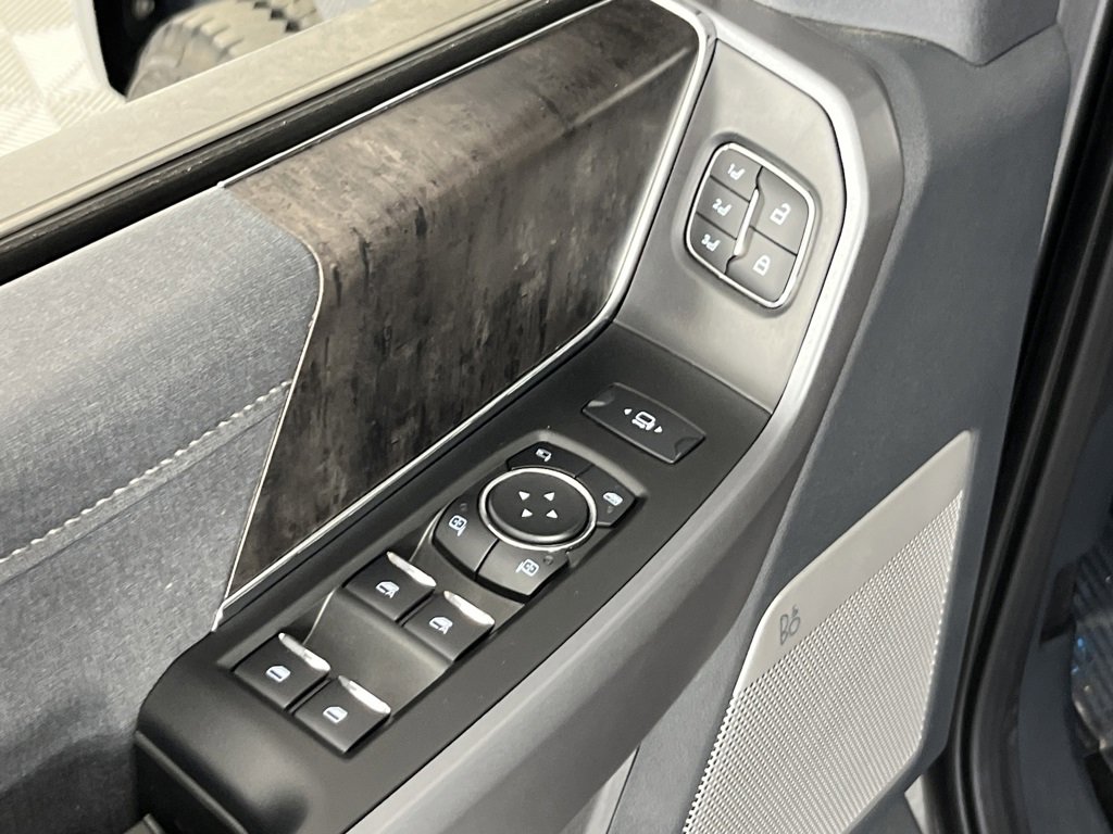 Certified 2025 Ford F350 Lariat image 26