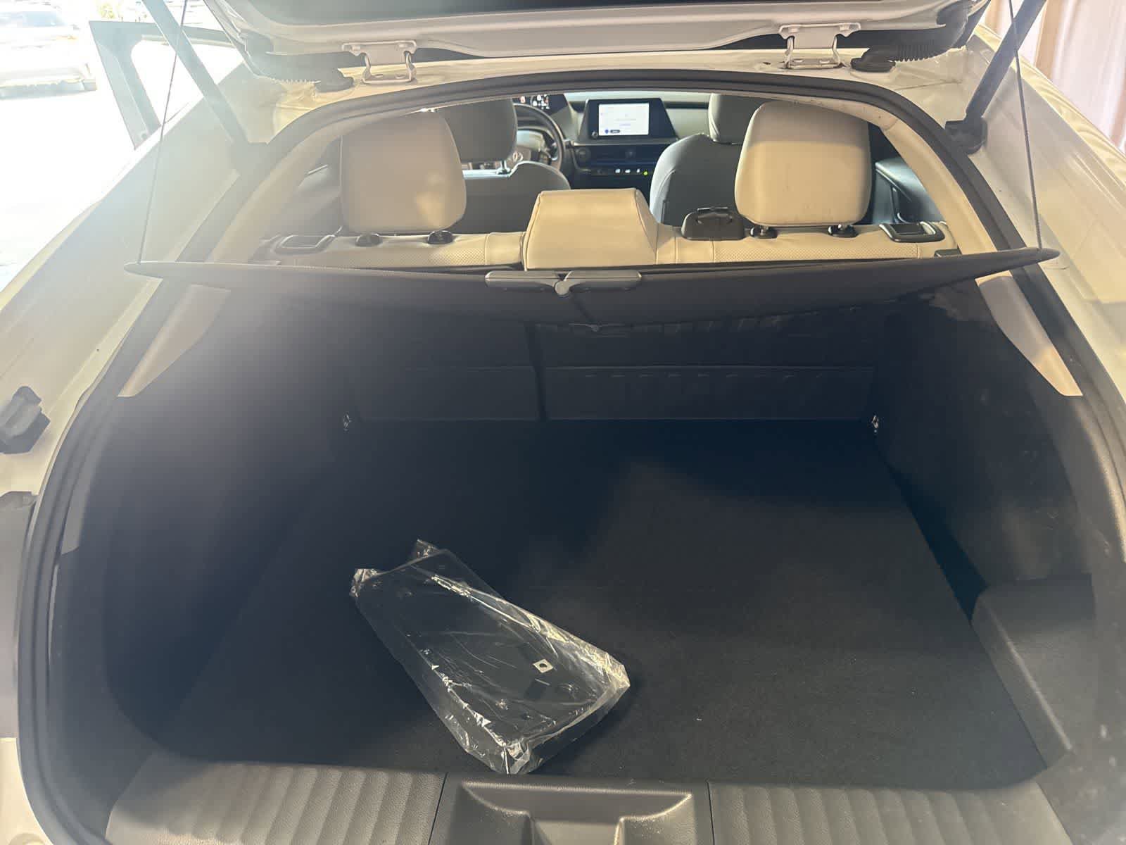 Used 2025 Toyota Prius XLE FWD image 14
