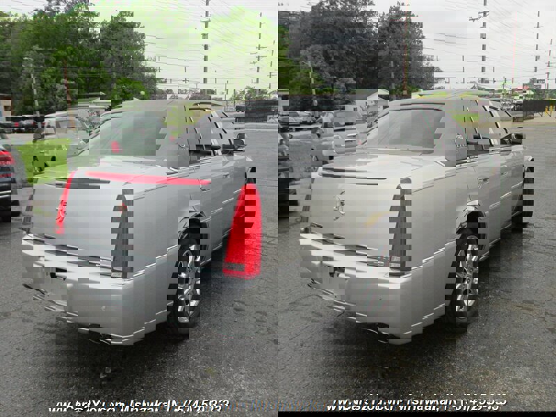 Used 2010 Cadillac DTS Luxury FWD image 6