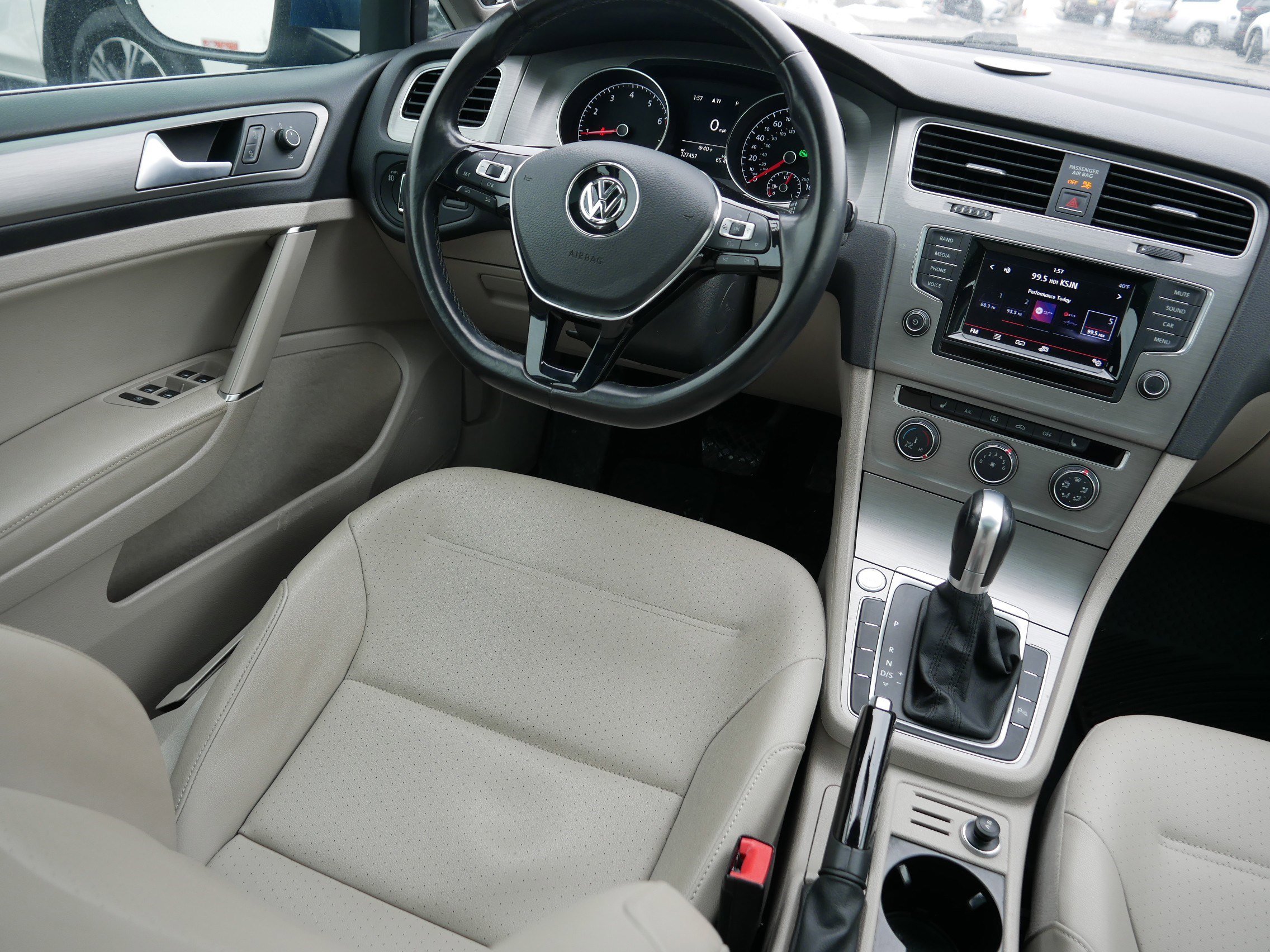 Used 2015 Volkswagen Golf SE image 9