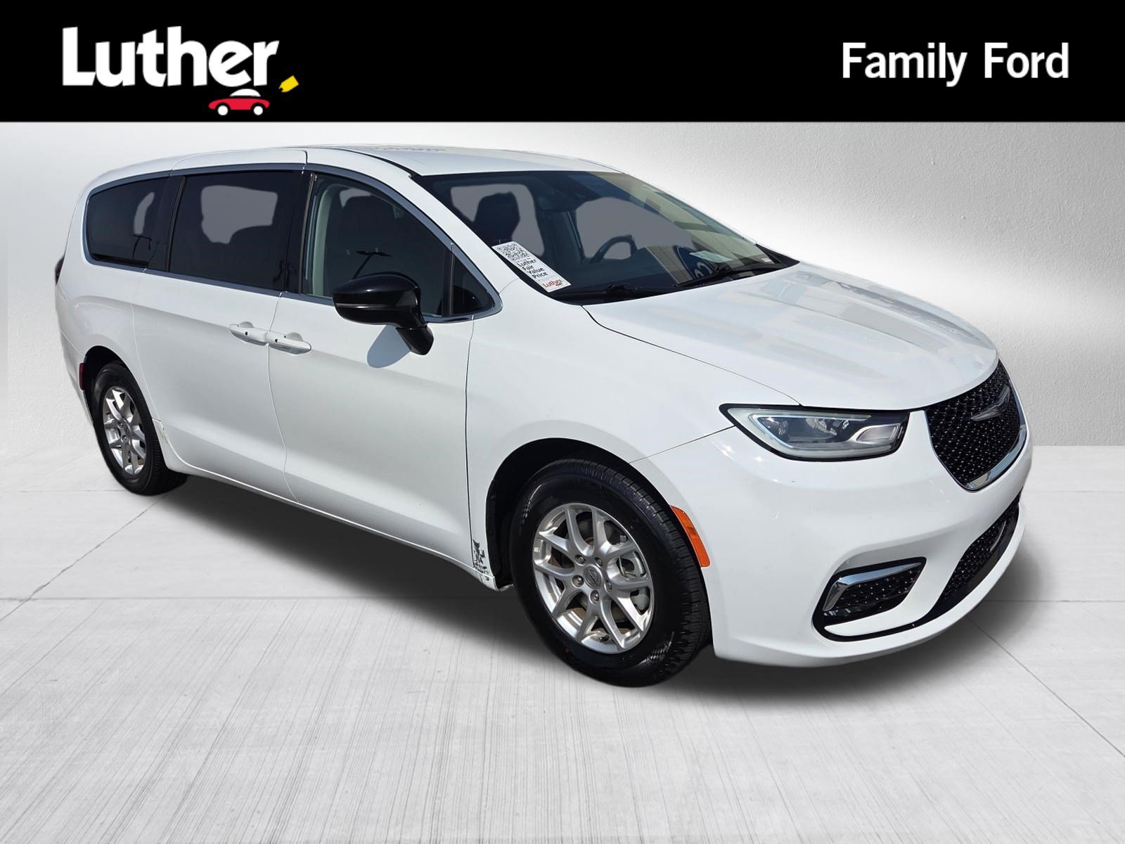 Used 2024 Chrysler Pacifica Touring-L