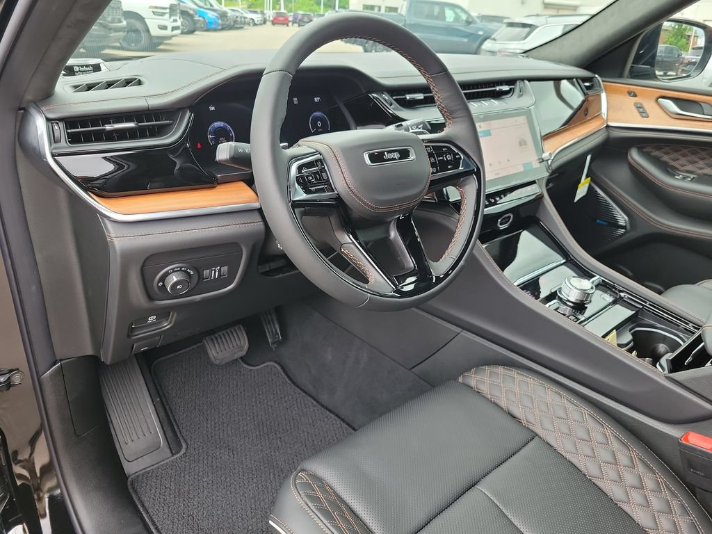 New 2026 Jeep Grand Cherokee Summit AWD/4WD image 12