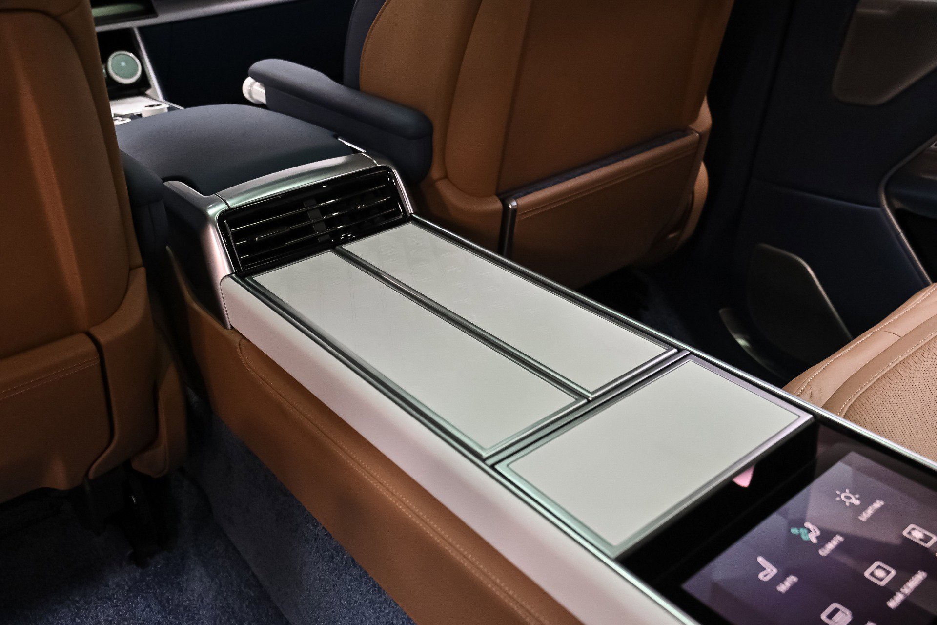 Used 2023 Land Rover Range Rover LWB SV Autobiography image 37